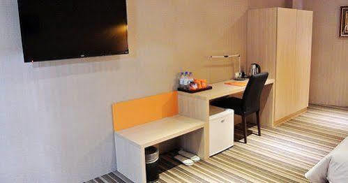 O House Hotel Kaohsiung Esterno foto