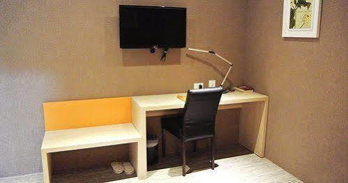 O House Hotel Kaohsiung Esterno foto